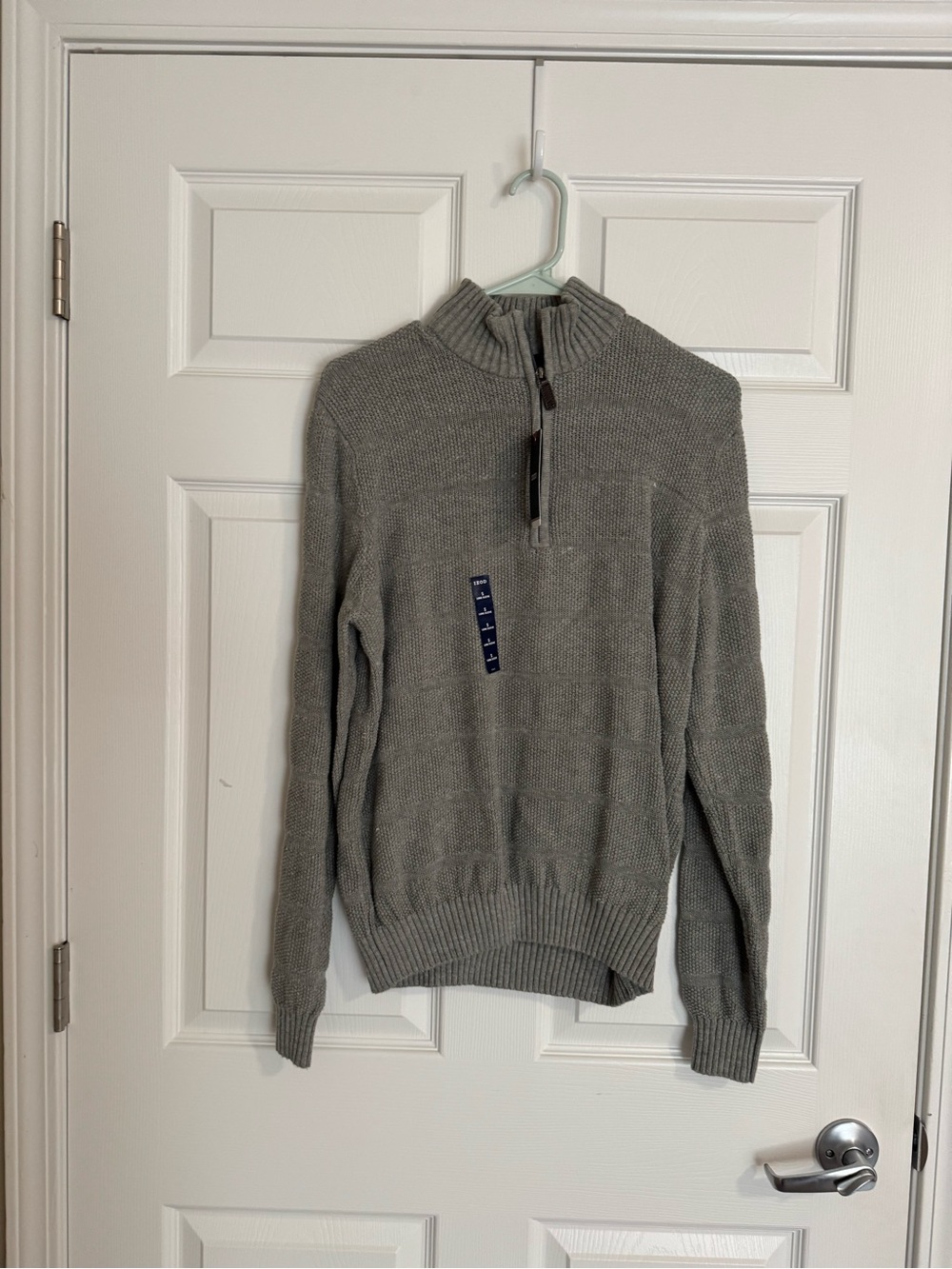 Izod Men's Grey Quarter-Zip Knit Pullover